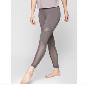 Athleta Silver Bells Gray Meshblock Stash Pocket Salutation Tight Leggings